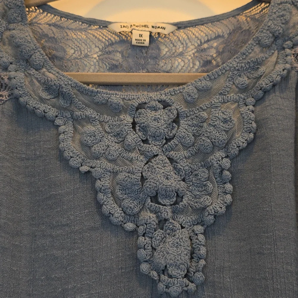 GUC 1X Zac & Rachel Blue Applique And Lace Accent Top - Picture 2 of 8